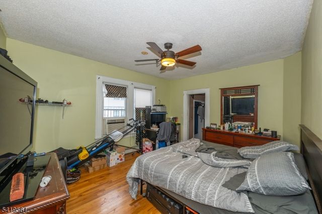 31 Chestnut St, East Orange City, NJ 07018