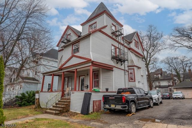 31 Chestnut St, East Orange City, NJ 07018