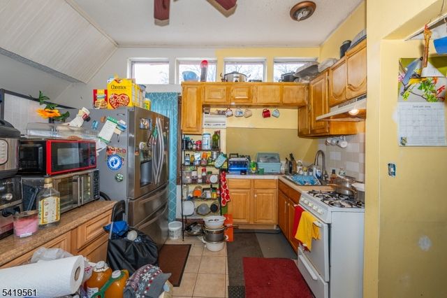 31 Chestnut St, East Orange City, NJ 07018