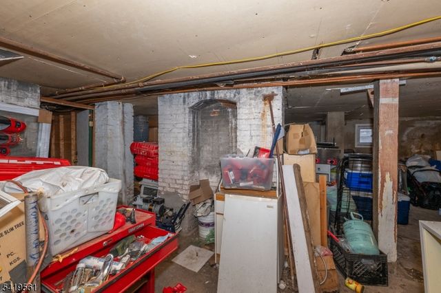 31 Chestnut St, East Orange City, NJ 07018