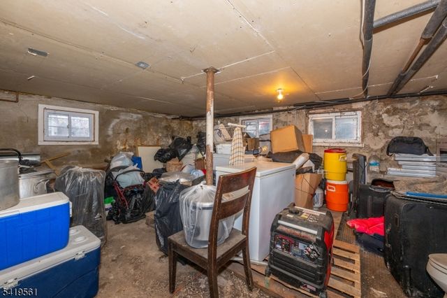 31 Chestnut St, East Orange City, NJ 07018