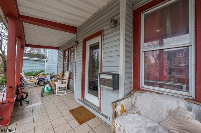 31 Chestnut St, East Orange City, NJ 07018