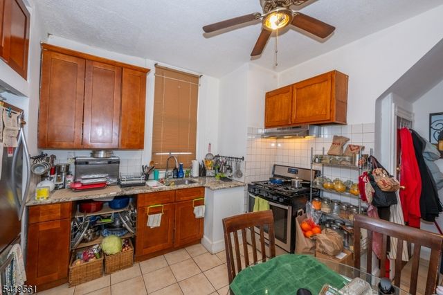 31 Chestnut St, East Orange City, NJ 07018