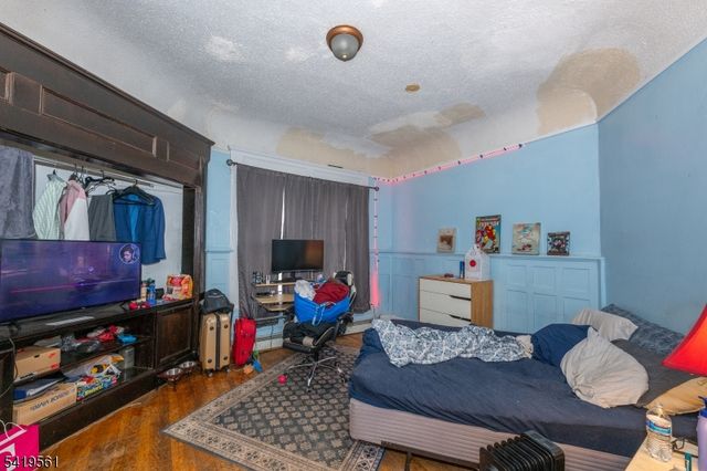 31 Chestnut St, East Orange City, NJ 07018