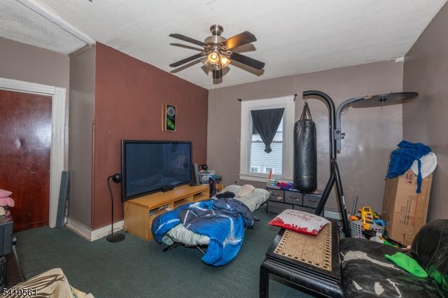 31 Chestnut St, East Orange City, NJ 07018