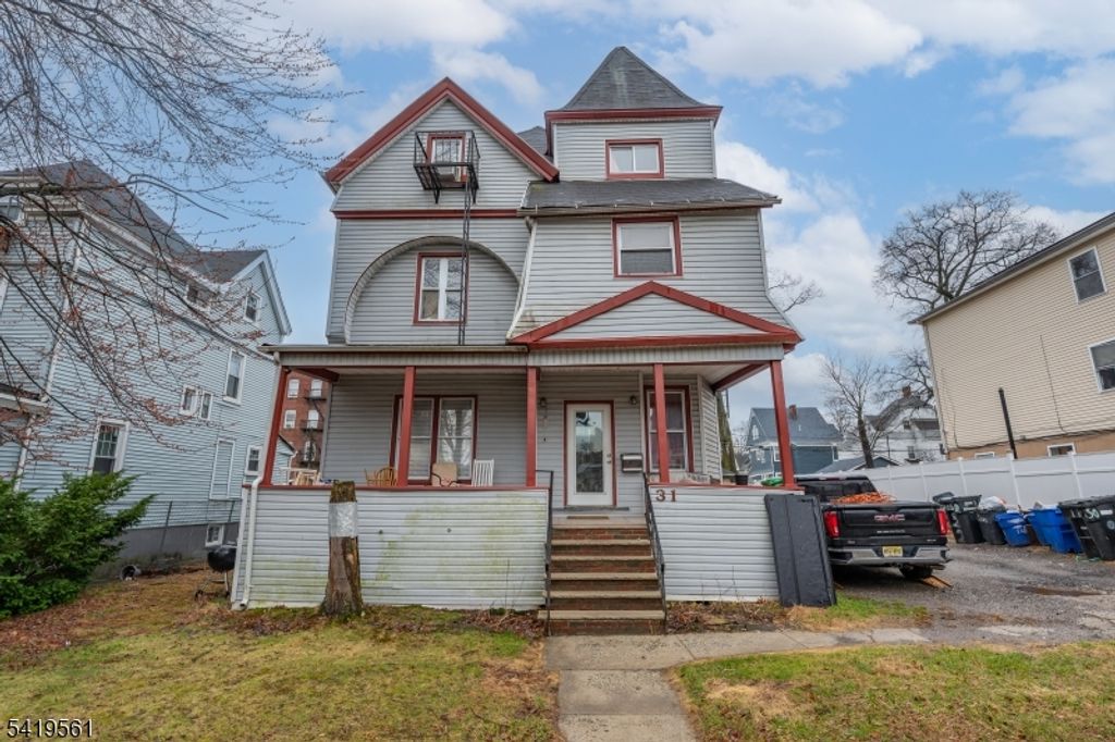 31 Chestnut St, East Orange City, NJ 07018