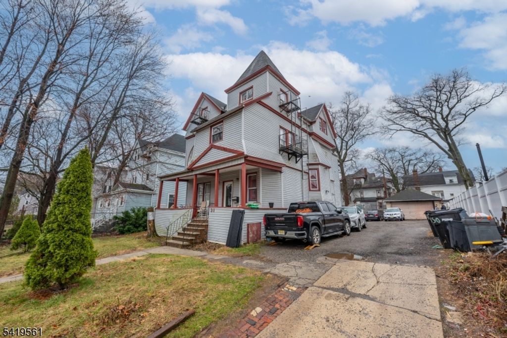 31 Chestnut St, East Orange City, NJ 07018 — photo 2