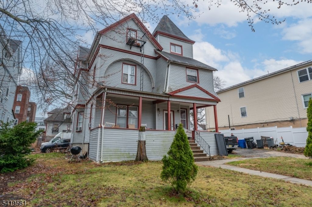 31 Chestnut St, East Orange City, NJ 07018 — photo 4