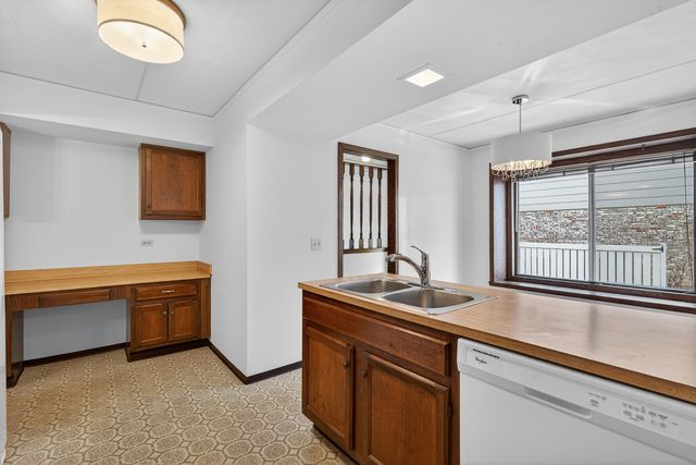 755 Whalom Lane 2c2, Schaumburg, IL 60173