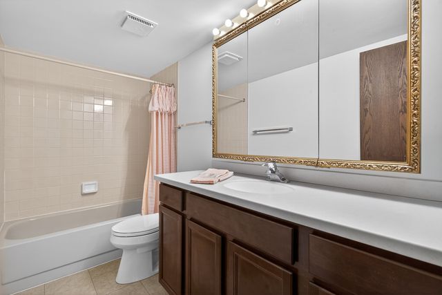 755 Whalom Lane 2c2, Schaumburg, IL 60173