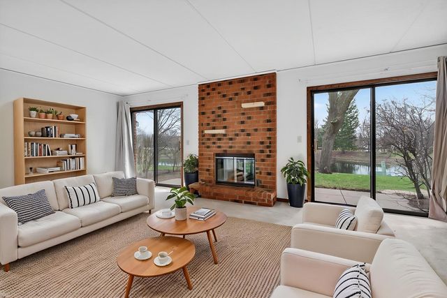 755 Whalom Lane 2c2, Schaumburg, IL 60173