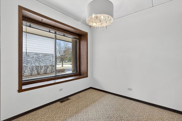 755 Whalom Lane 2c2, Schaumburg, IL 60173