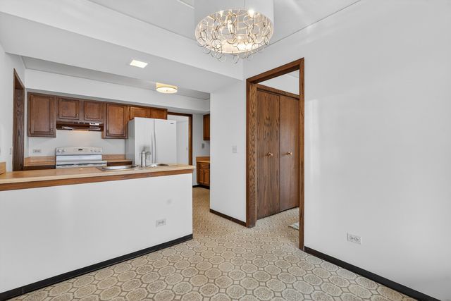 755 Whalom Lane 2c2, Schaumburg, IL 60173