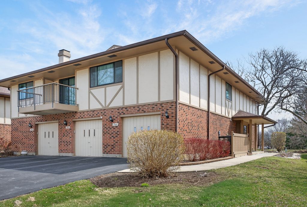 755 Whalom Lane 2c2, Schaumburg, IL 60173
