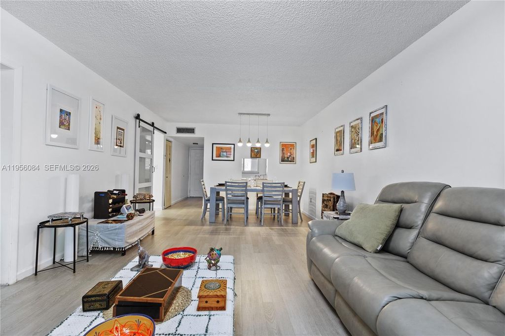 Image 11 of property listing at 5935 Del Lago Cir 209, Sunrise, FL 33313