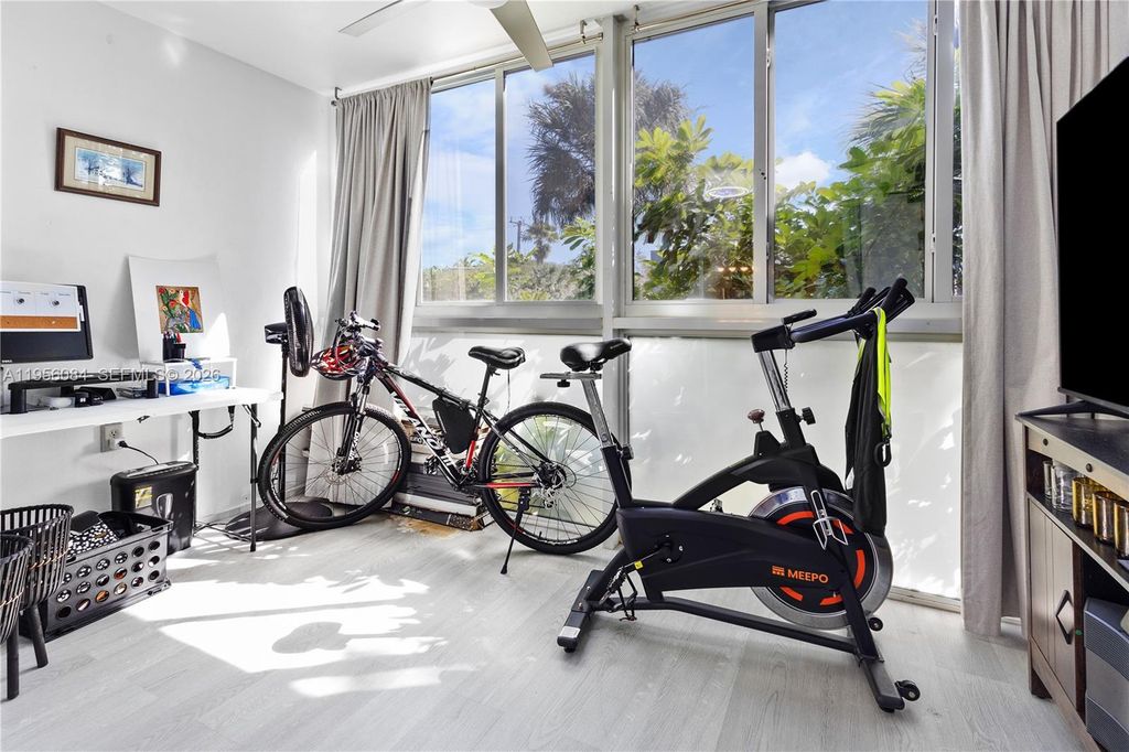 Image 12 of property listing at 5935 Del Lago Cir 209, Sunrise, FL 33313