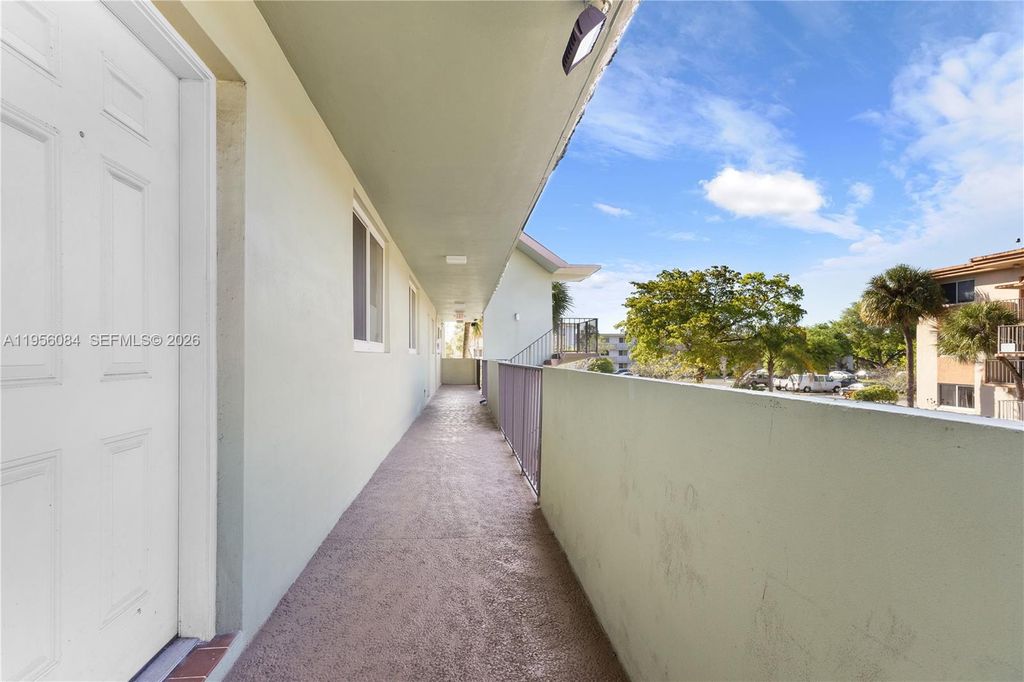 Image 17 of property listing at 5935 Del Lago Cir 209, Sunrise, FL 33313