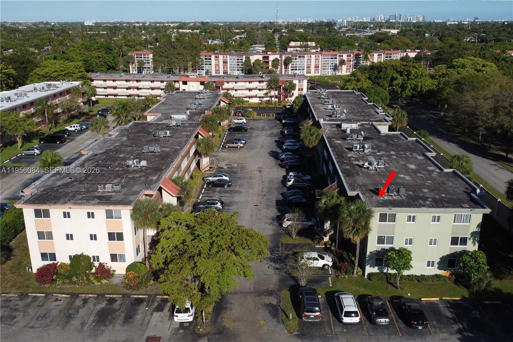 Image 18 of property listing at 5935 Del Lago Cir 209, Sunrise, FL 33313