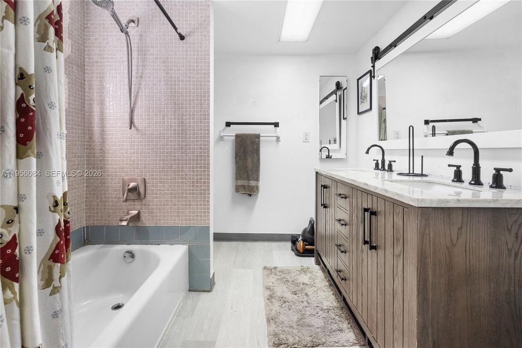 Image 5 of property listing at 5935 Del Lago Cir 209, Sunrise, FL 33313