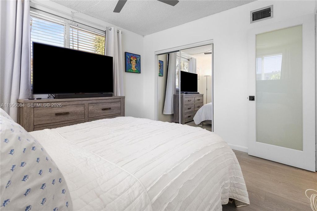 Image 8 of property listing at 5935 Del Lago Cir 209, Sunrise, FL 33313