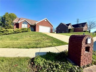 406 Crest Way, Henryville, IN 47126