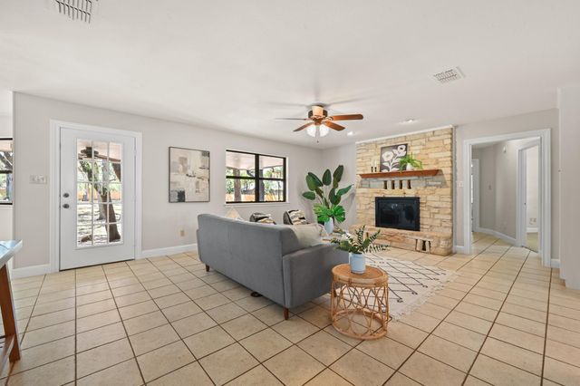 224 Maple DR, Mountain City, TX 78610