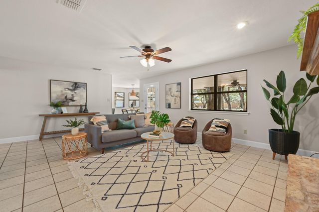 224 Maple DR, Mountain City, TX 78610