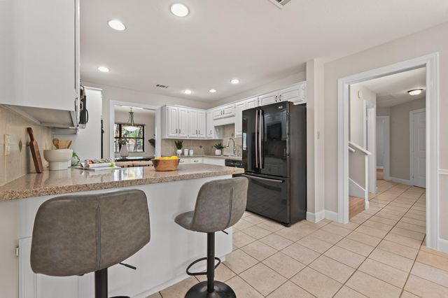 224 Maple DR, Mountain City, TX 78610