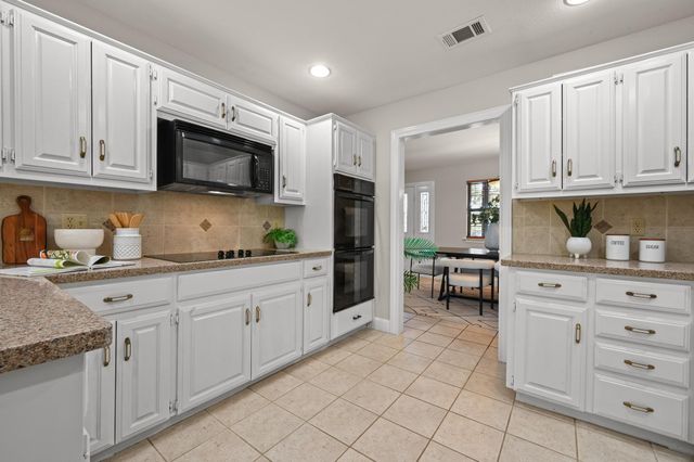 224 Maple DR, Mountain City, TX 78610