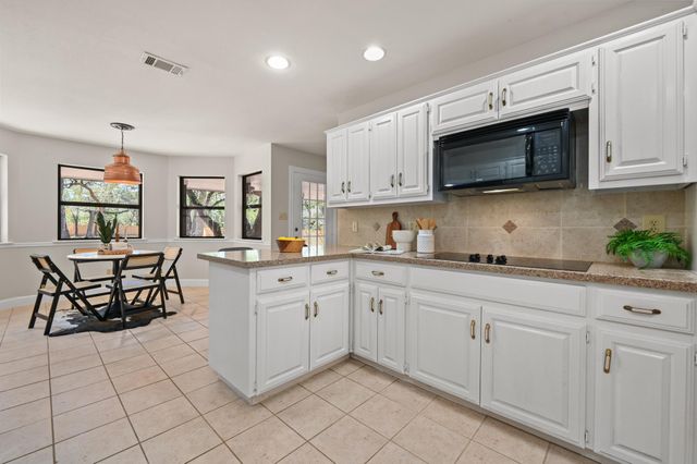 224 Maple DR, Mountain City, TX 78610