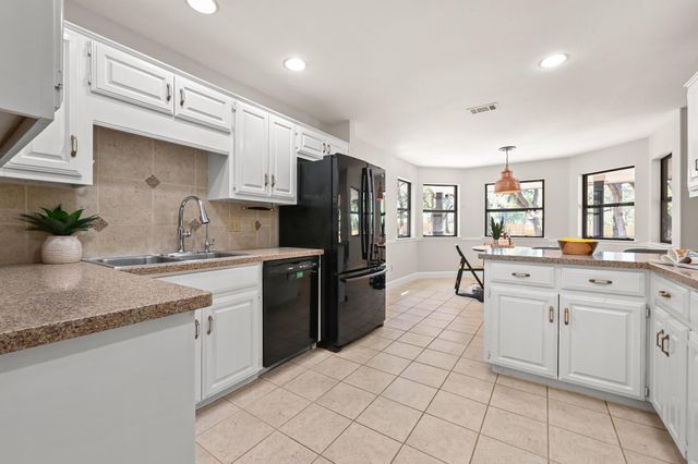 224 Maple DR, Mountain City, TX 78610