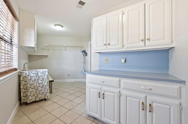 224 Maple DR, Mountain City, TX 78610