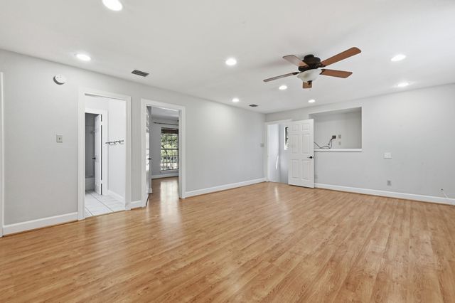 224 Maple DR, Mountain City, TX 78610
