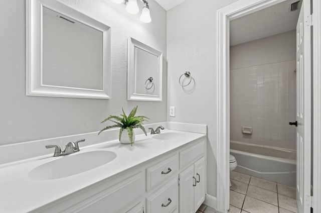 224 Maple DR, Mountain City, TX 78610
