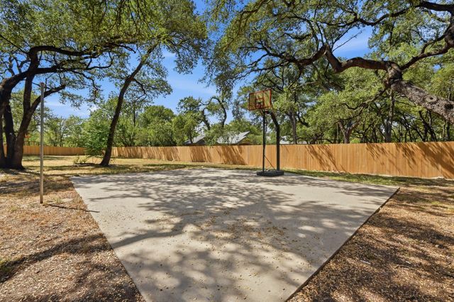 224 Maple DR, Mountain City, TX 78610