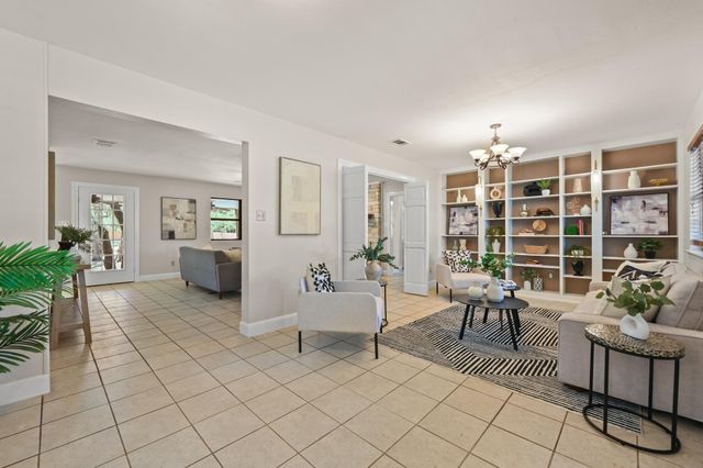 224 Maple DR, Mountain City, TX 78610