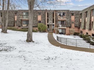 1332 Forest Green Dr, Moon/crescent Twp, PA 15108