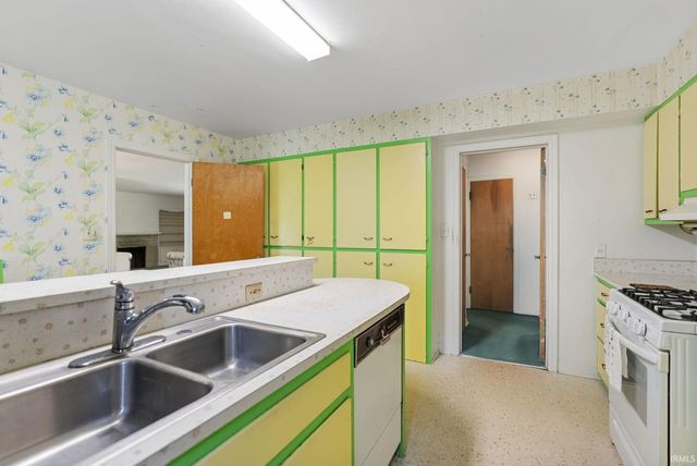 1502 Hawthorn Road, Fort Wayne, IN 46802