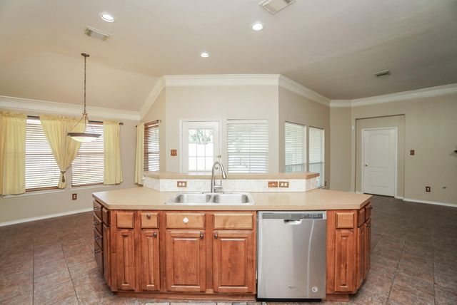 415 S Sterling Heights Lane, Houston, TX 77094