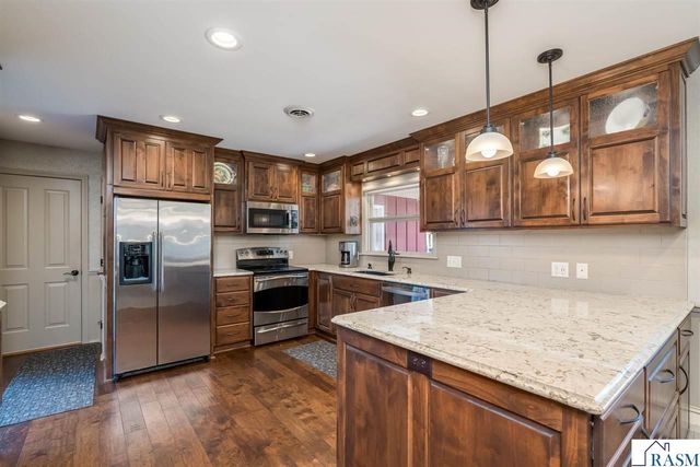 27 Capri Drive, Mankato, MN 56001