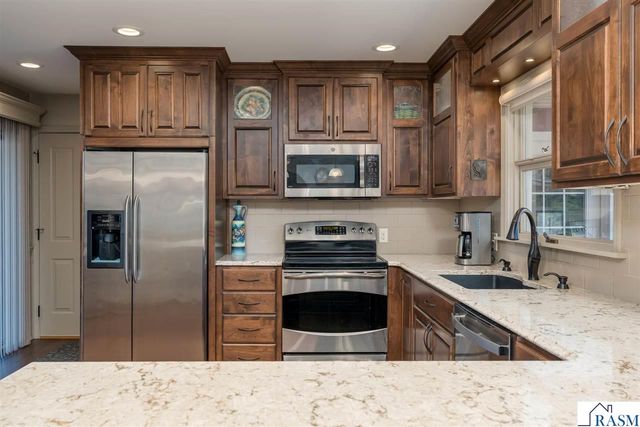 27 Capri Drive, Mankato, MN 56001