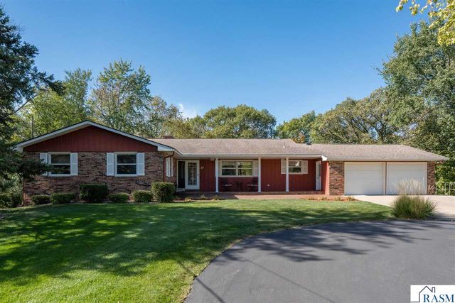 27 Capri Drive, Mankato, MN 56001
