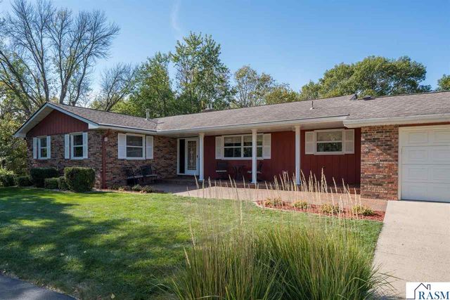 27 Capri Drive, Mankato, MN 56001