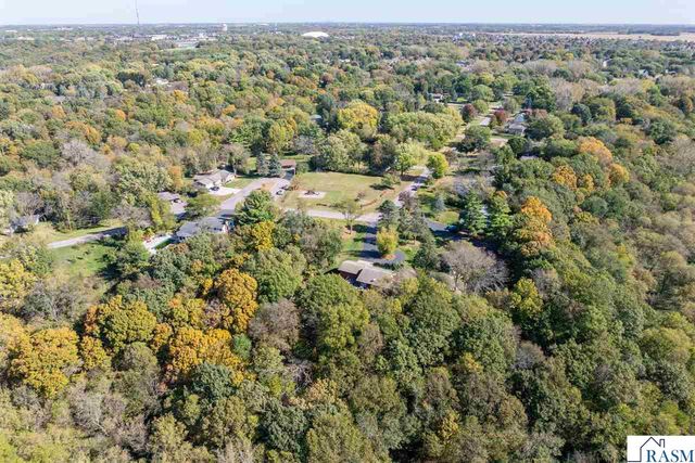 27 Capri Drive, Mankato, MN 56001