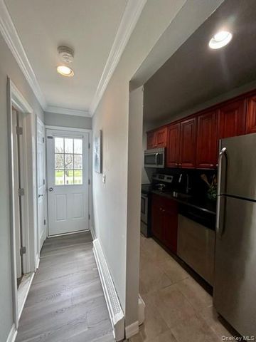 184 Hallock Road 4C2, Lake Grove, NY 11755