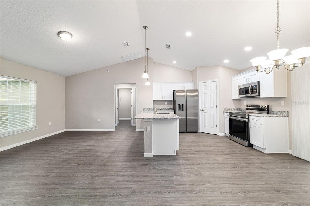 Image 14 of property listing at 14317 SE 27TH COURT, Summerfield, FL 34491