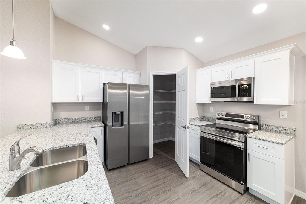 Image 21 of property listing at 14317 SE 27TH COURT, Summerfield, FL 34491