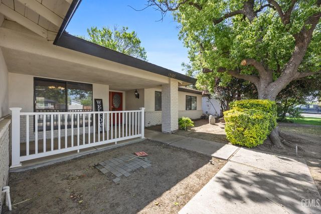 13305 Frenchglen Avenue, Bakersfield, CA 93314