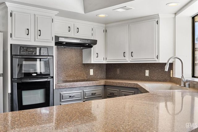 13305 Frenchglen Avenue, Bakersfield, CA 93314