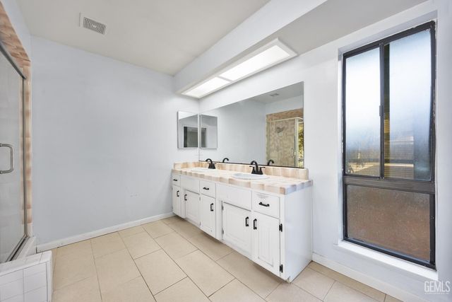 13305 Frenchglen Avenue, Bakersfield, CA 93314